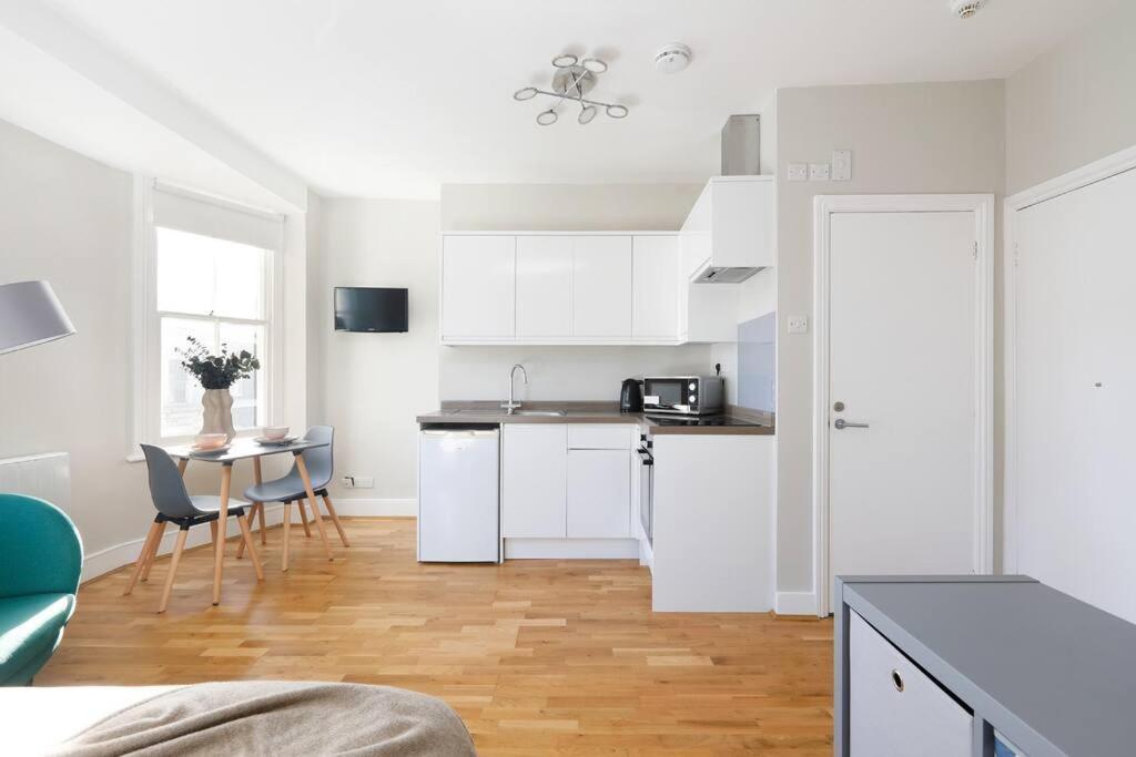 Cosy Studio Flat Moments From The Beach, Kemptown Brighton Екстер'єр фото